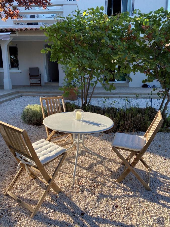 Appartement Rez De Villa Proche Port Et Plages De Sanary Екстериор снимка