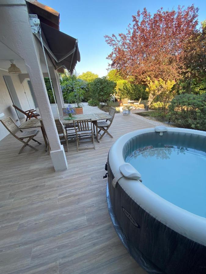 Appartement Rez De Villa Proche Port Et Plages De Sanary Екстериор снимка