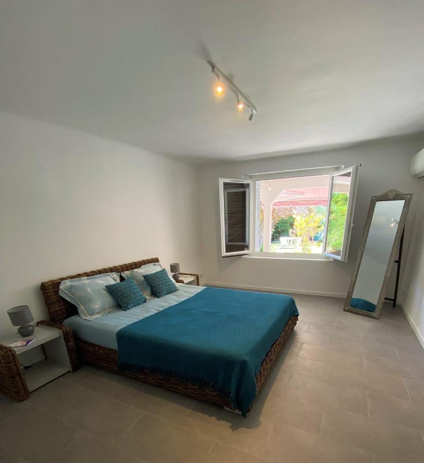 Appartement Rez De Villa Proche Port Et Plages De Sanary Екстериор снимка