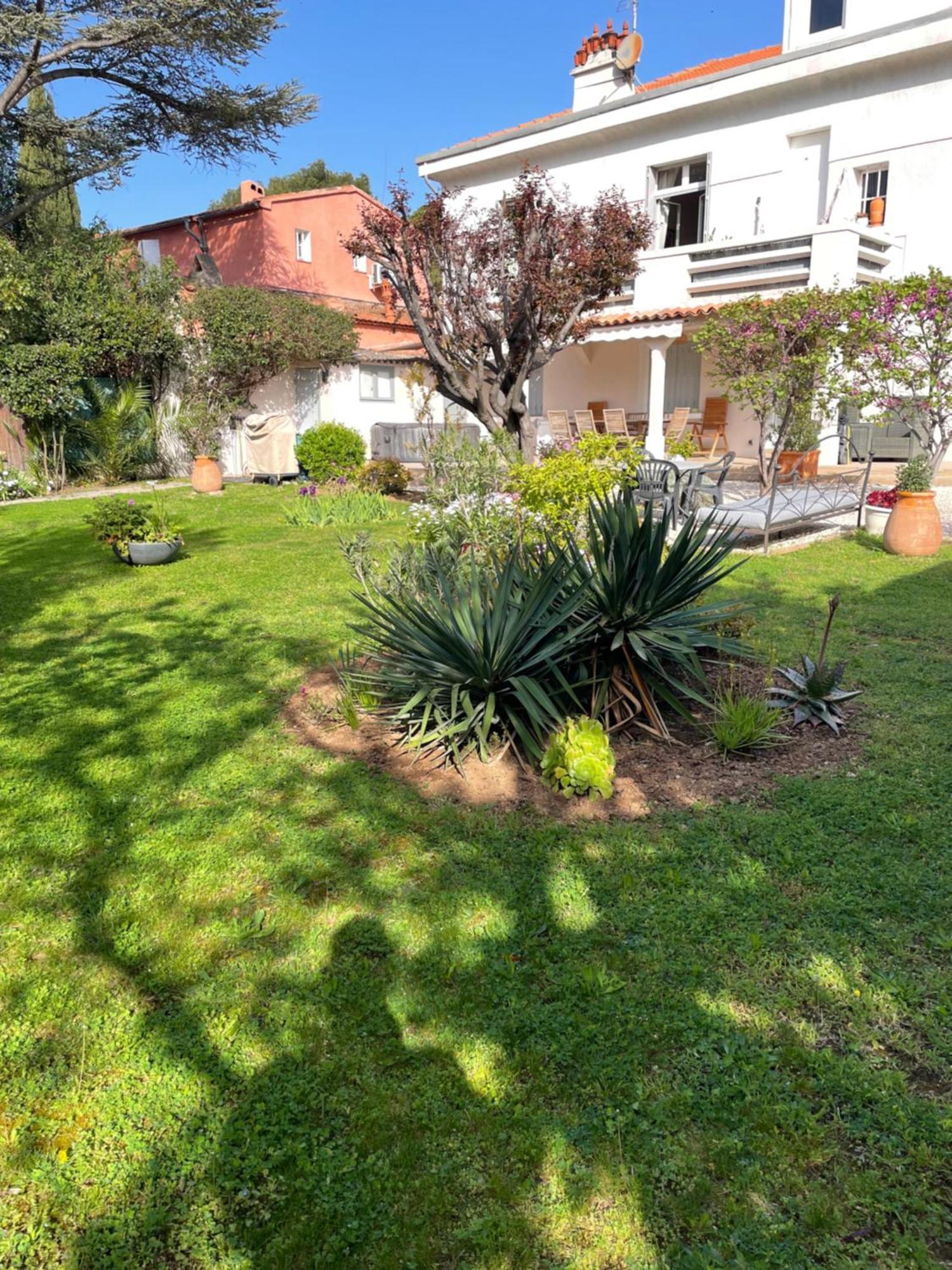 Appartement Rez De Villa Proche Port Et Plages De Sanary Екстериор снимка