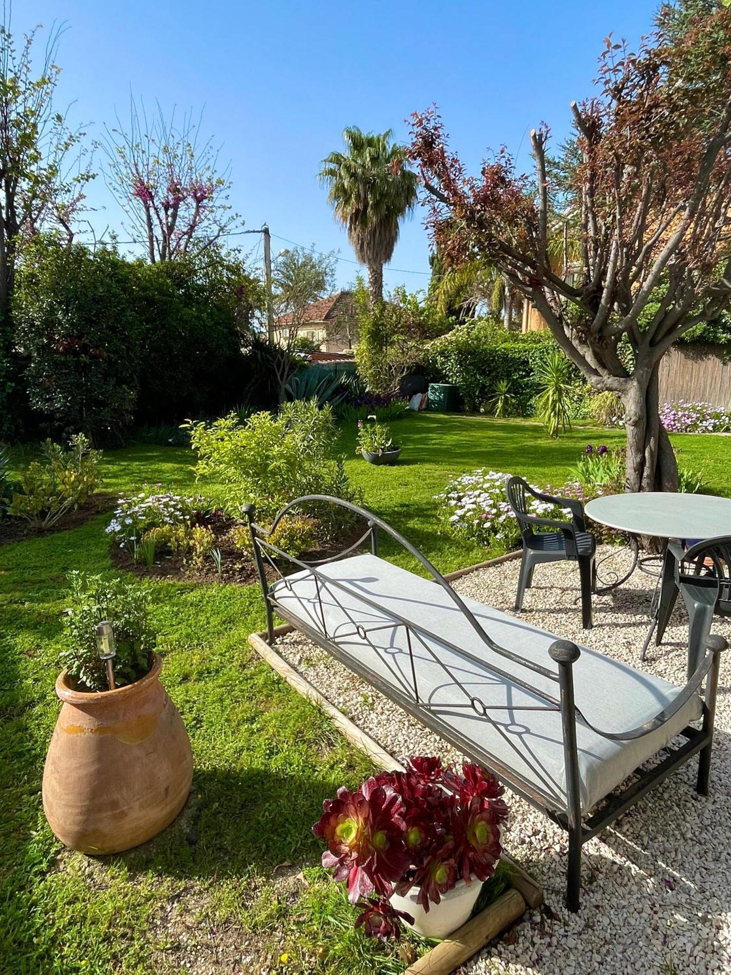 Appartement Rez De Villa Proche Port Et Plages De Sanary Екстериор снимка