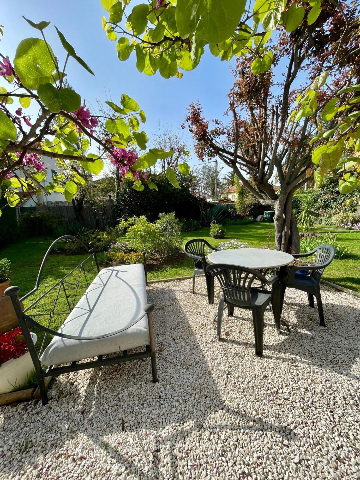 Appartement Rez De Villa Proche Port Et Plages De Sanary Екстериор снимка